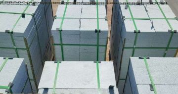 西安 芝麻白花岗岩5公分地铺石 花岗岩厂家工厂装车日常