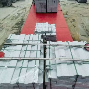 西安 芝麻白仿形加直形路沿石出货日常