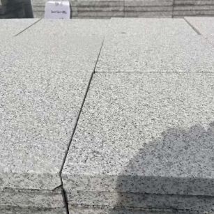 西安 白麻花岗岩石材推荐 荔枝面地铺石