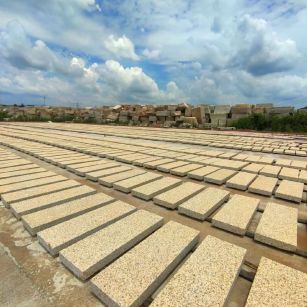 西安 黄金麻花岗岩荔枝面地铺石防护中