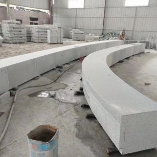 西安芝麻白花岗岩石板材 园林光面弧形坐凳