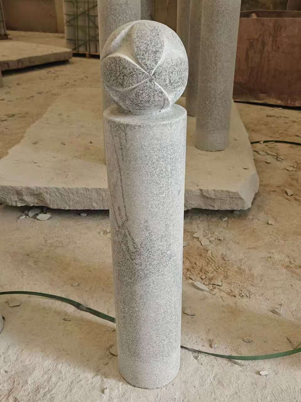 西安 芝麻白花岗岩石材挡车石柱、停车柱、圆柱挡车柱、方柱挡车柱等