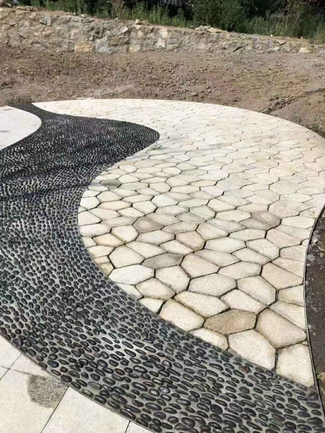 西安 黄金麻冰裂纹地铺石工地铺装案例