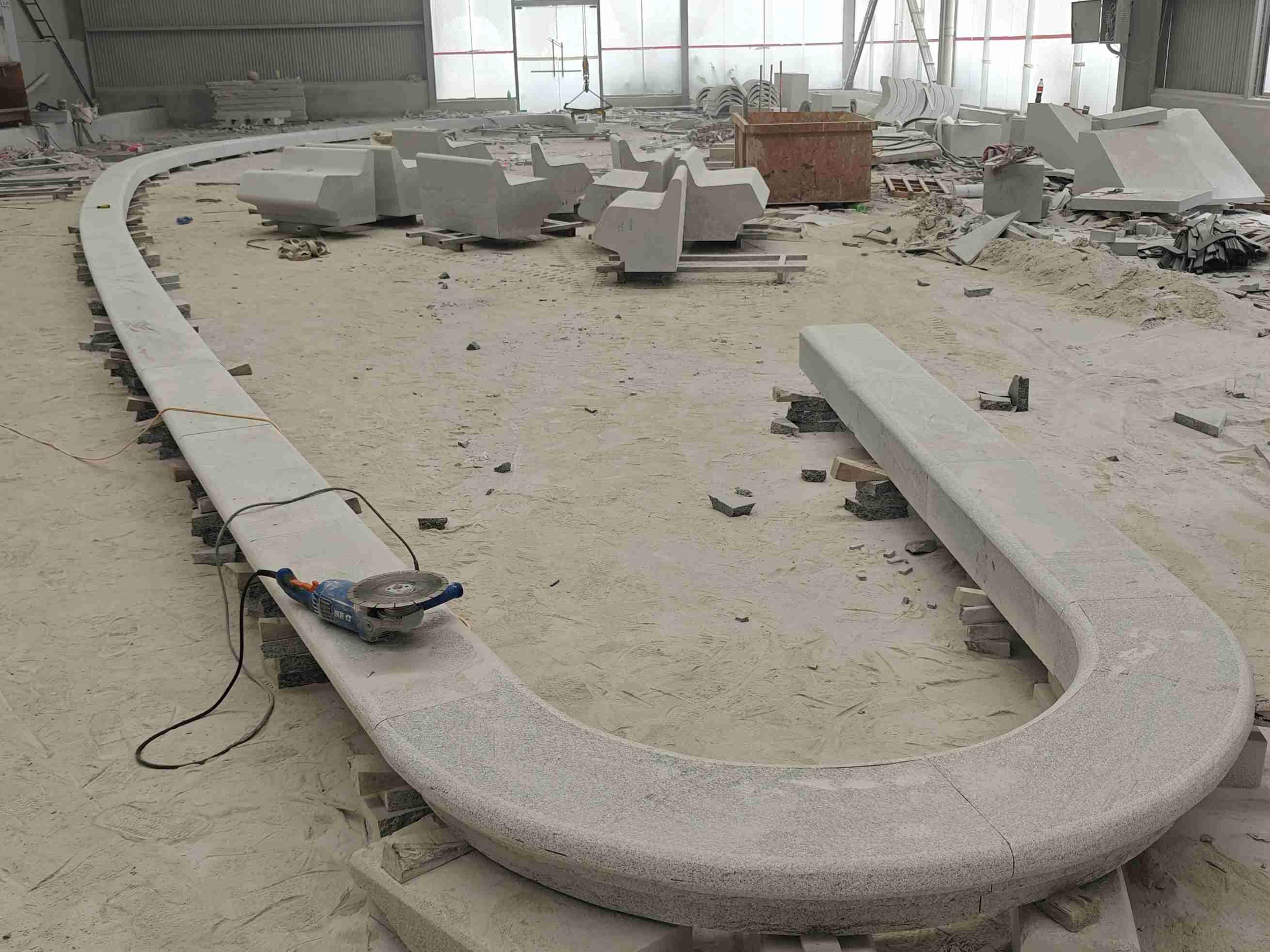 西安 芝麻白花岗岩弧形花坛石，坐凳石