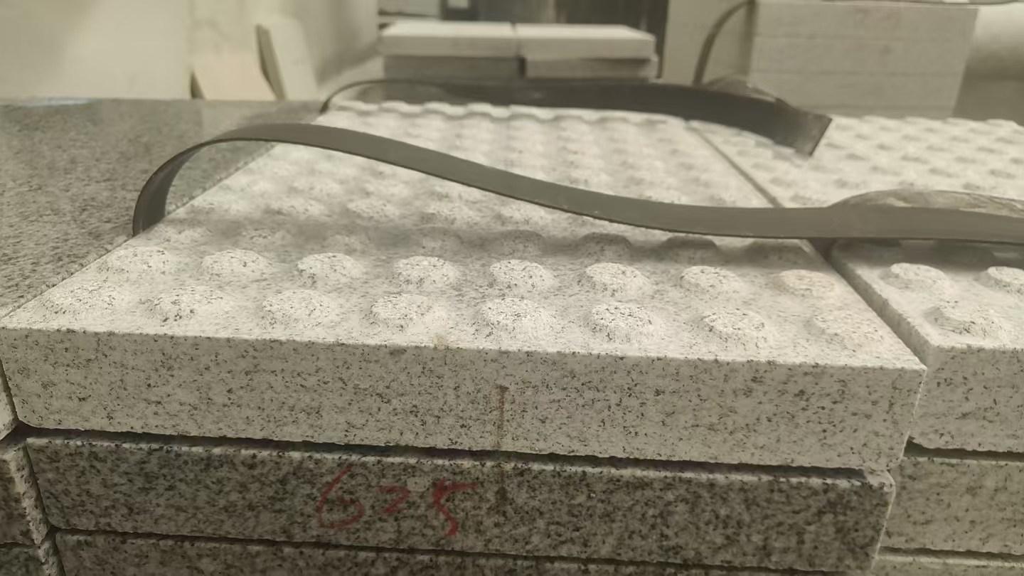 西安 芝麻白花岗岩6.0公分荔枝面五轴加工雕刻盲点