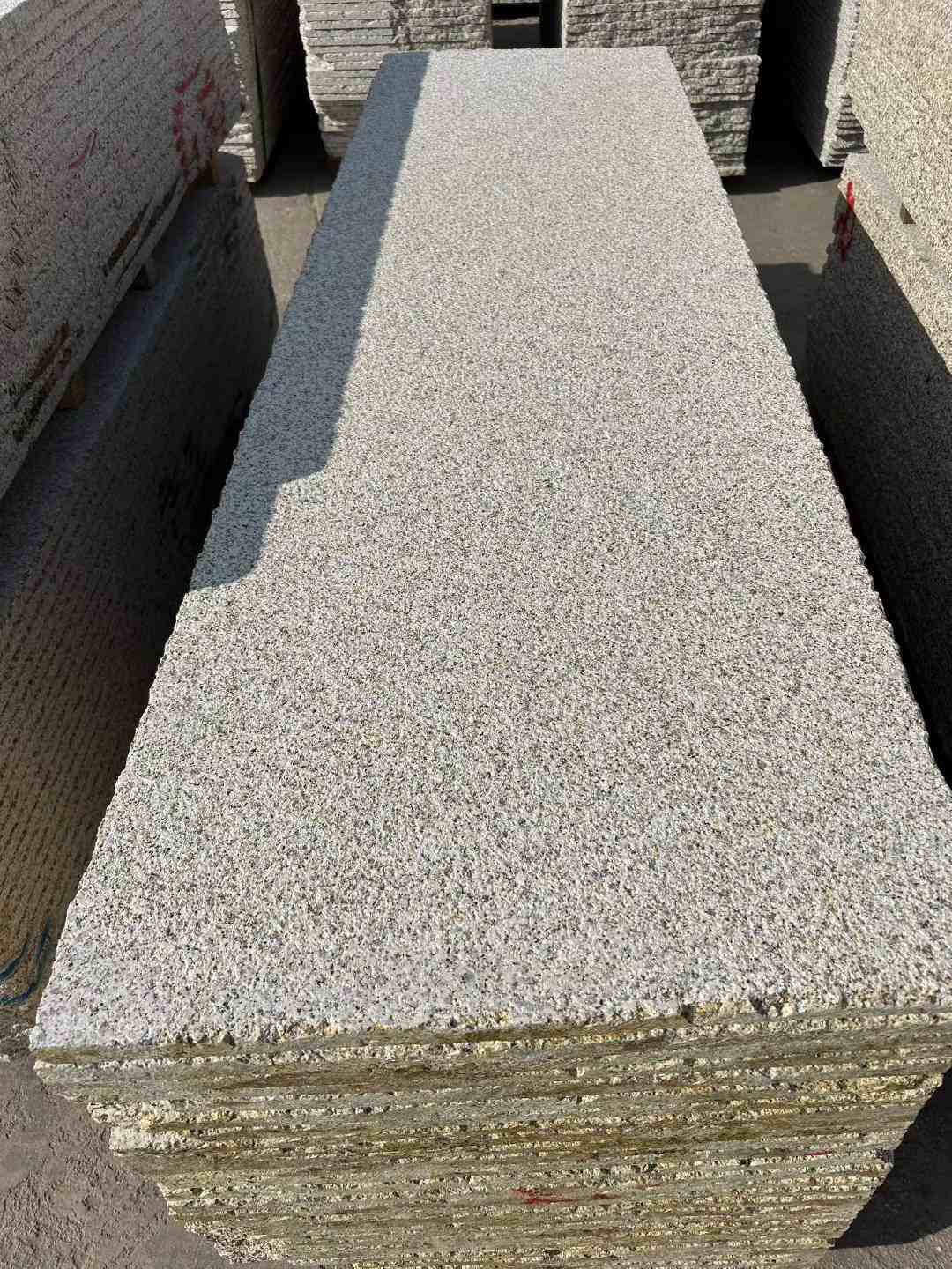 西安 黄金麻花岗岩荔枝面毛板，半成品