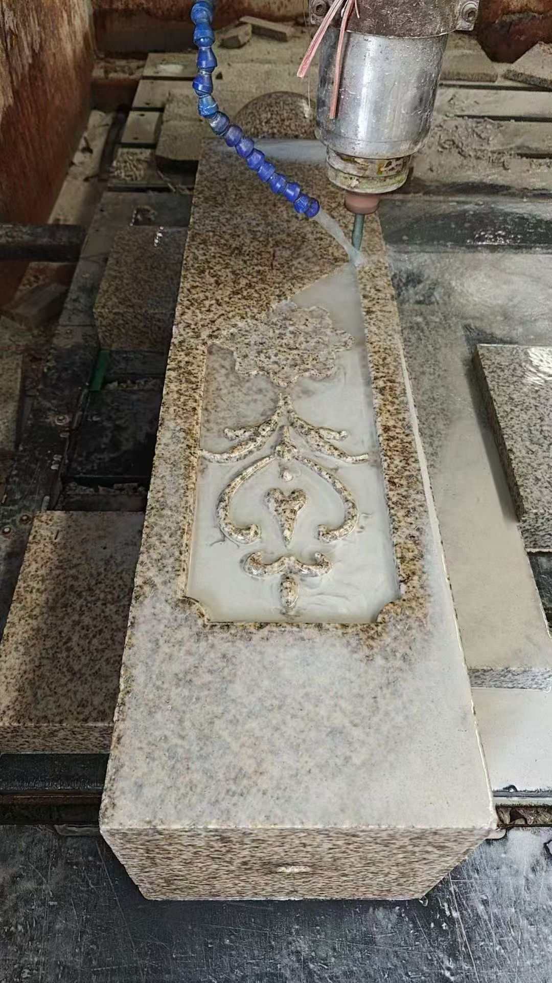 西安 黄金麻花岗岩异形加工雕刻栏杆大柱