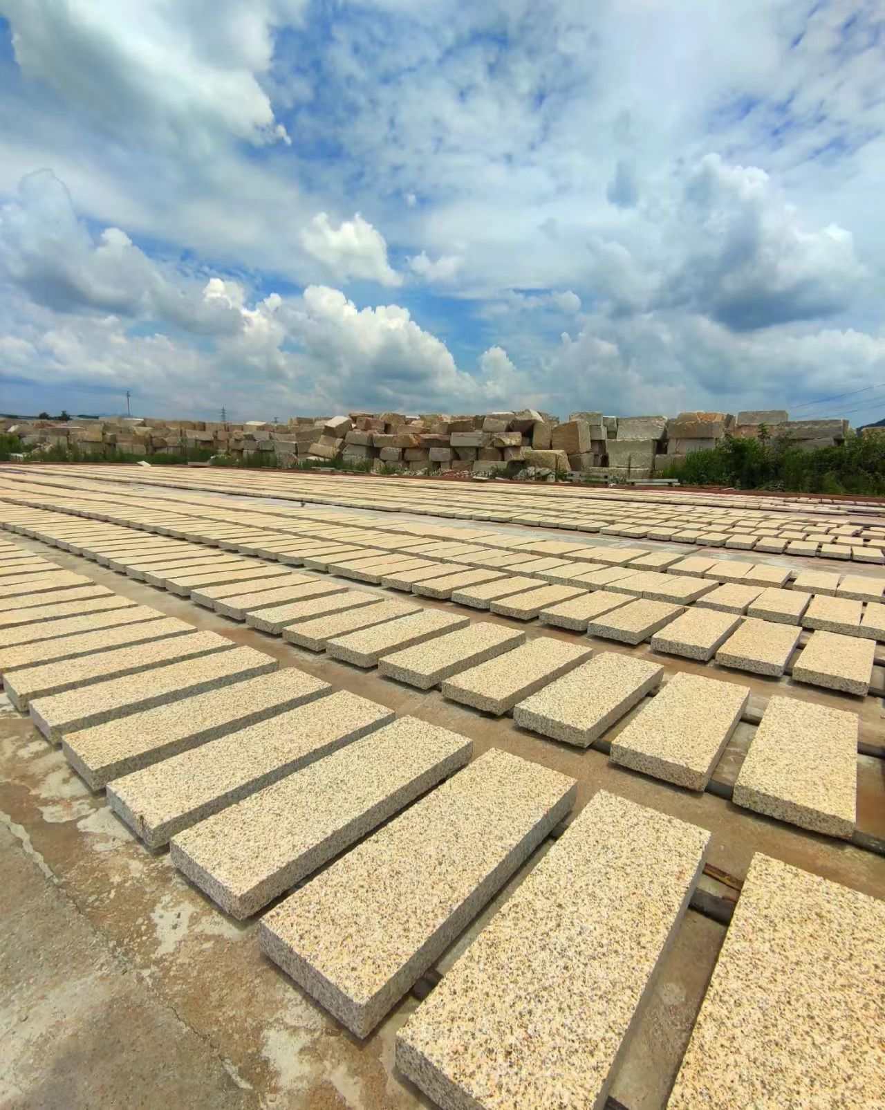 西安 黄金麻花岗岩荔枝面地铺石防护中