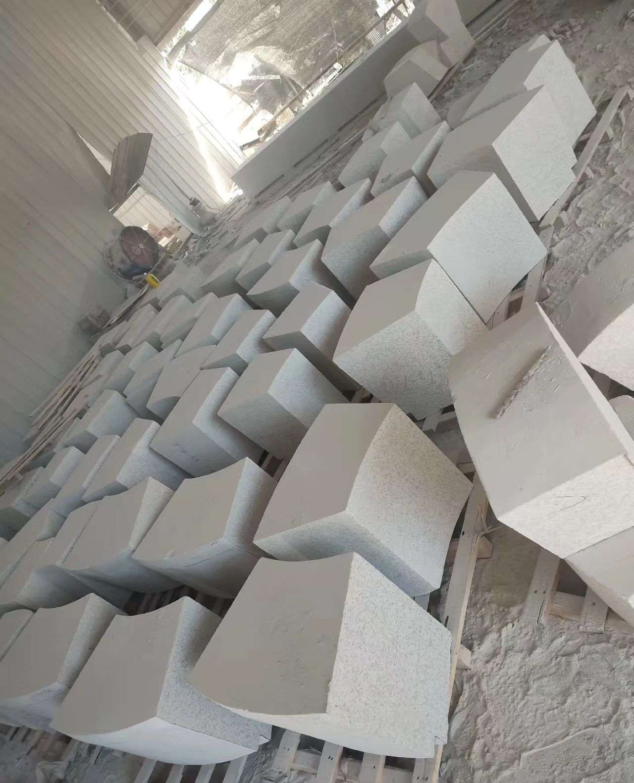 西安 白麻花岗岩异形坐凳