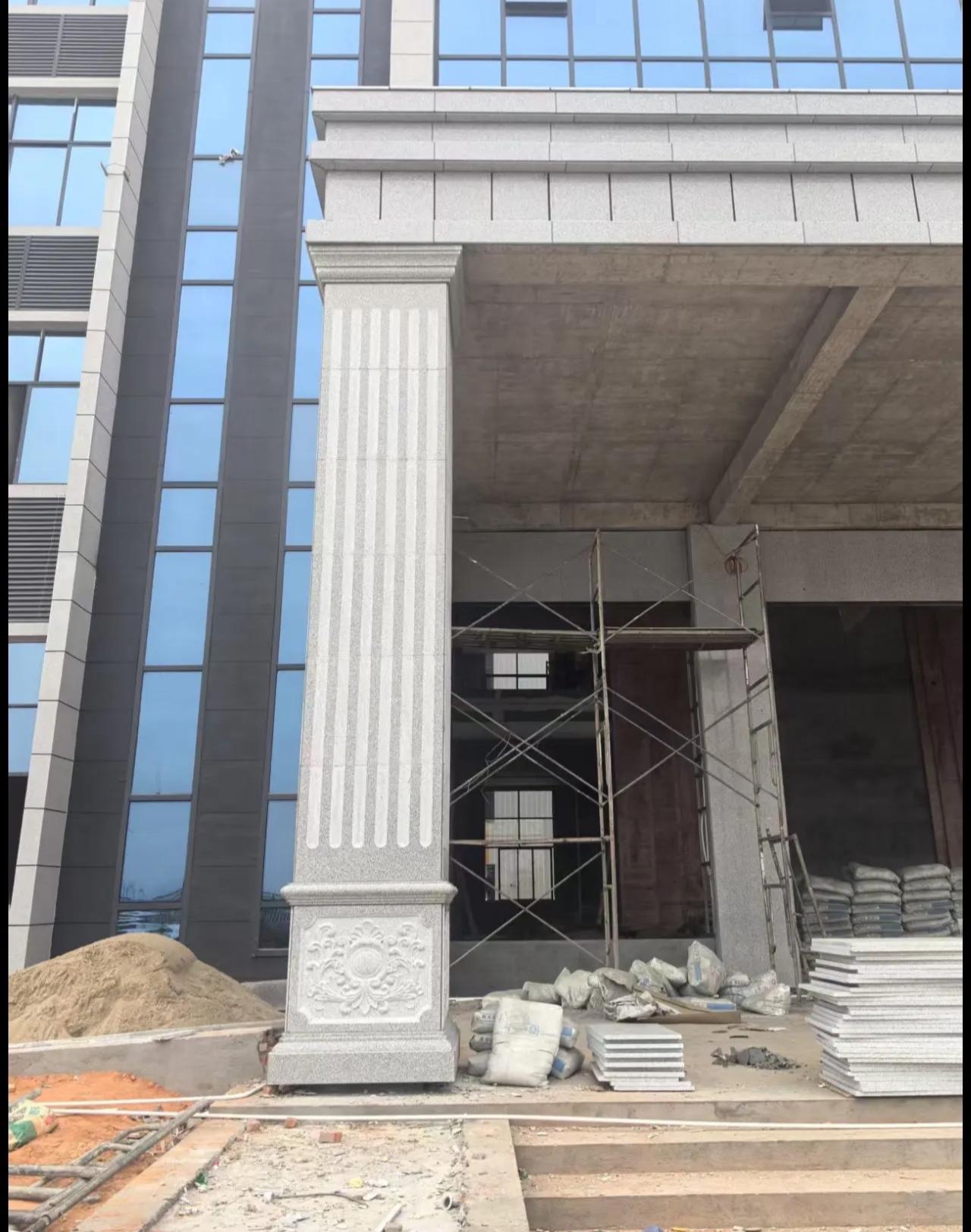 西安 芝麻白光面花岗岩门楼大柱（罗马柱）配雕花底座