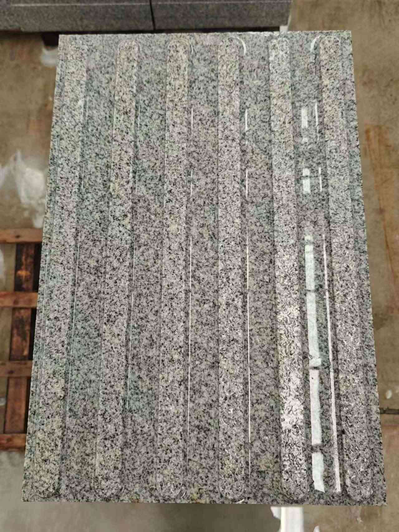 西安 芝麻白花岗岩荔枝面雕刻盲道，盲条