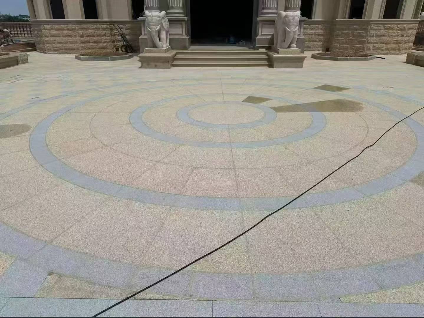 西安 黄金麻芝麻灰花岗岩石材地铺拼接效果