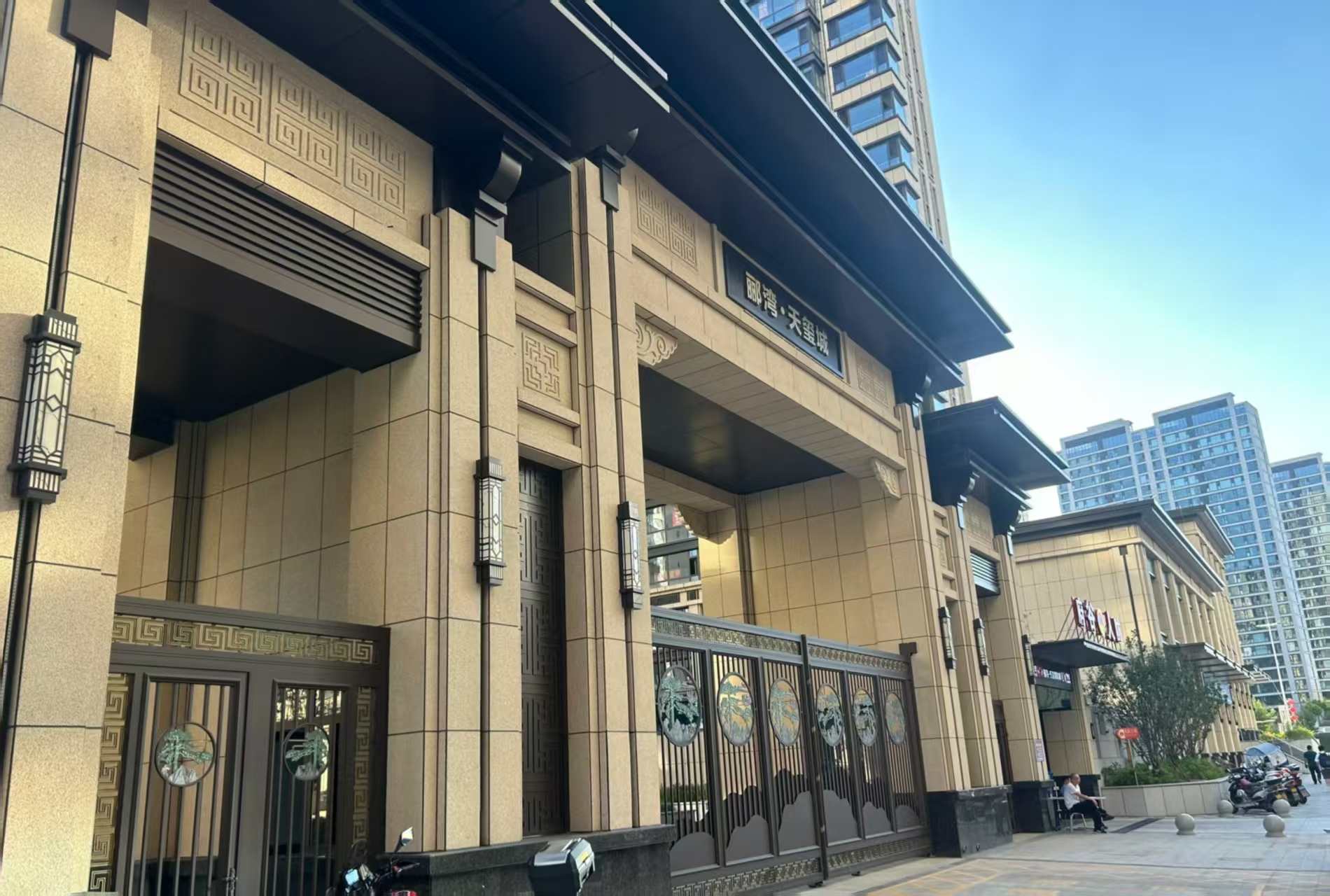 西安 黄金麻花岗岩荔枝面小区门楼外墙干挂