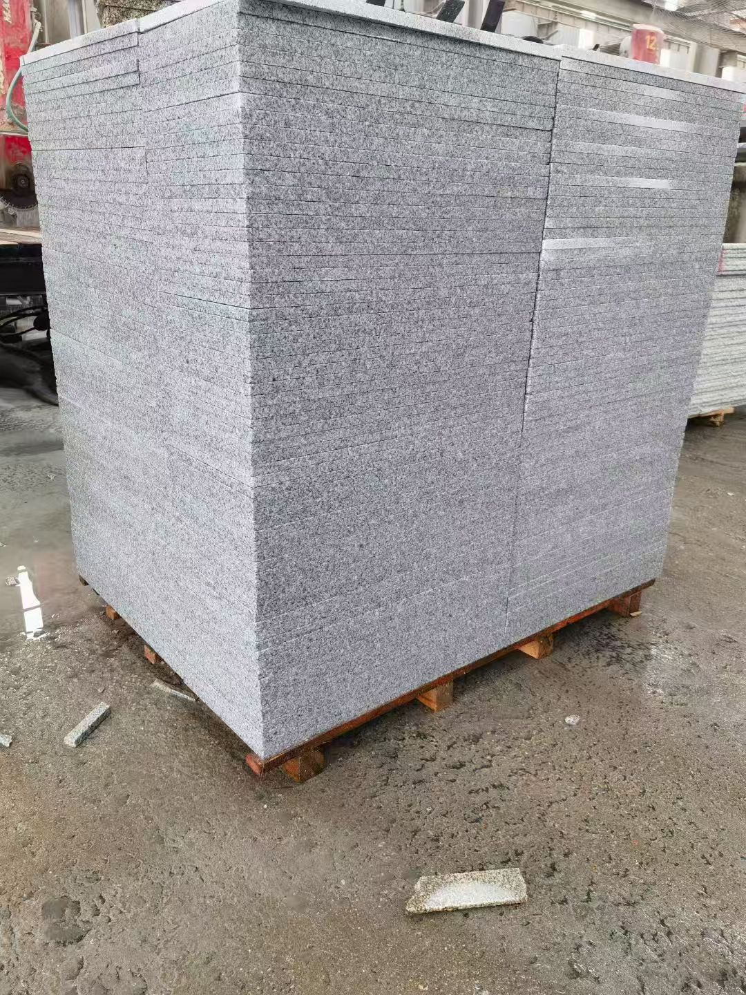 西安 芝麻白火烧面1.8厚300*600地铺石，尺寸标准，厚薄均匀