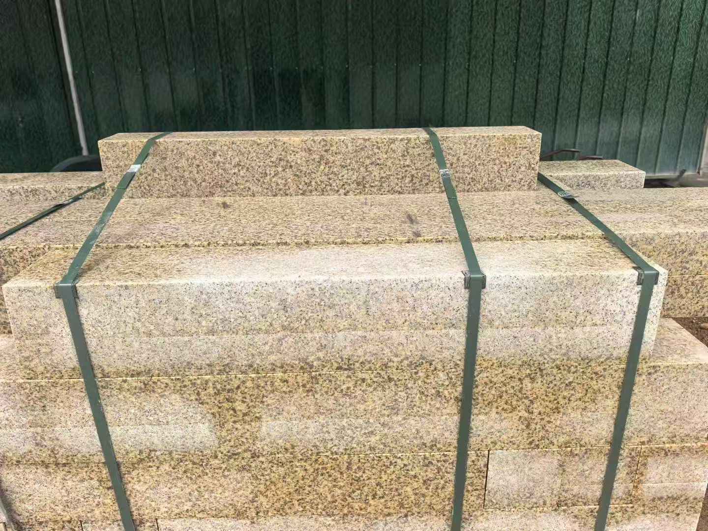 西安 黄金麻花岗岩石材机切面栏杆料半成品