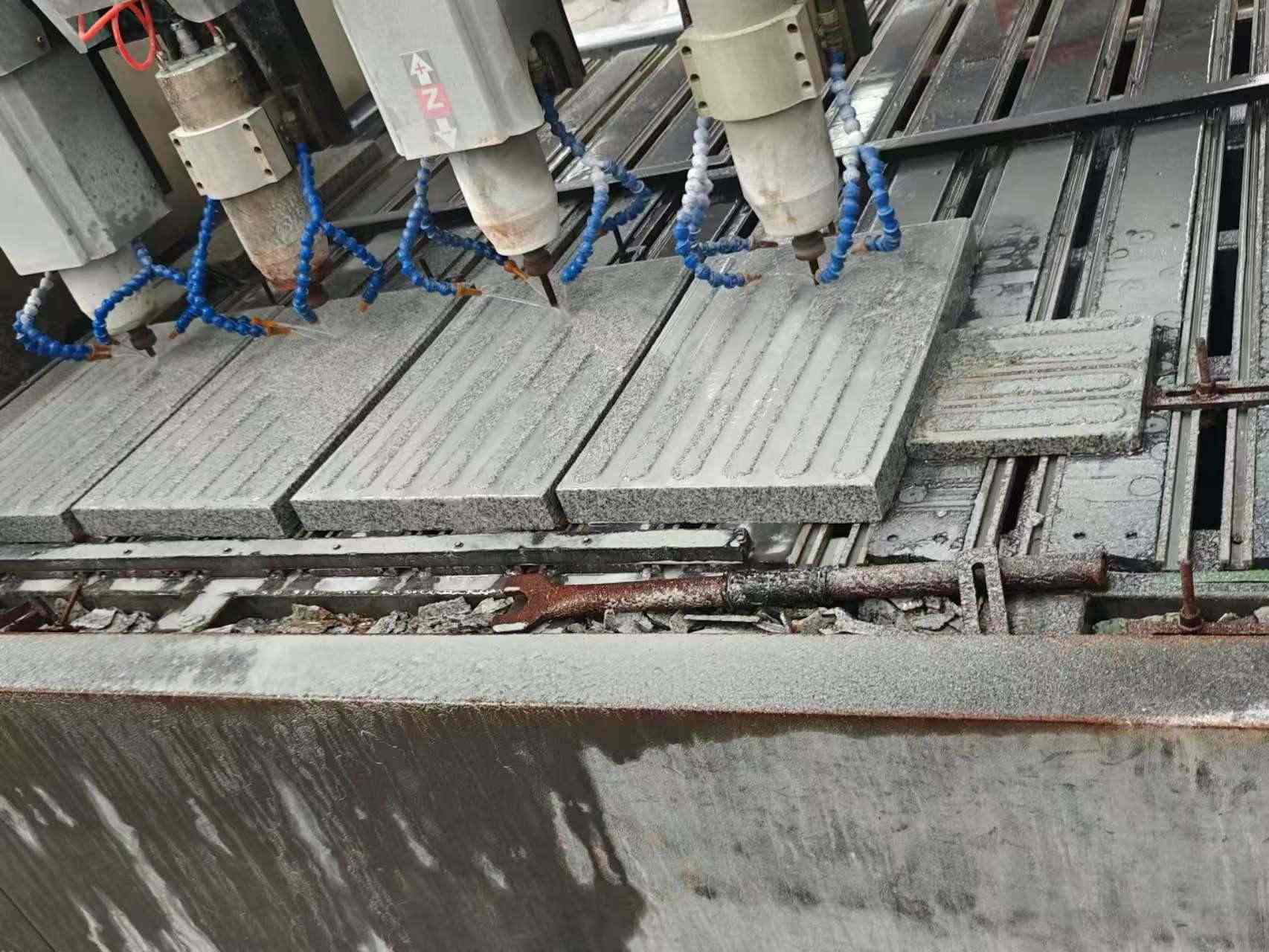 西安 芝麻白花岗岩荔枝面盲道雕刻