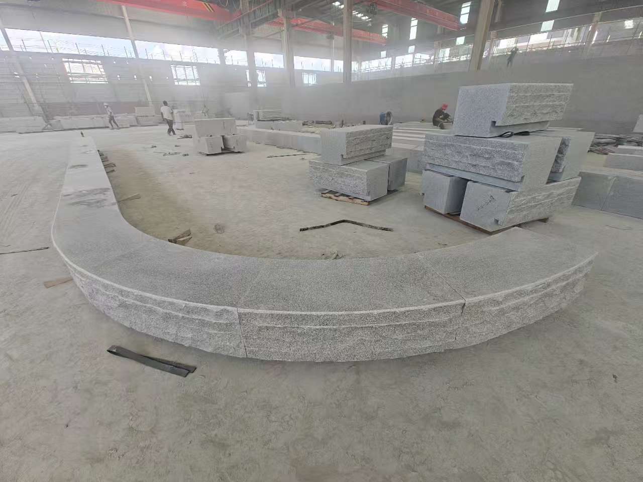 西安 芝麻白异形坐凳，自然面光面弧形加工