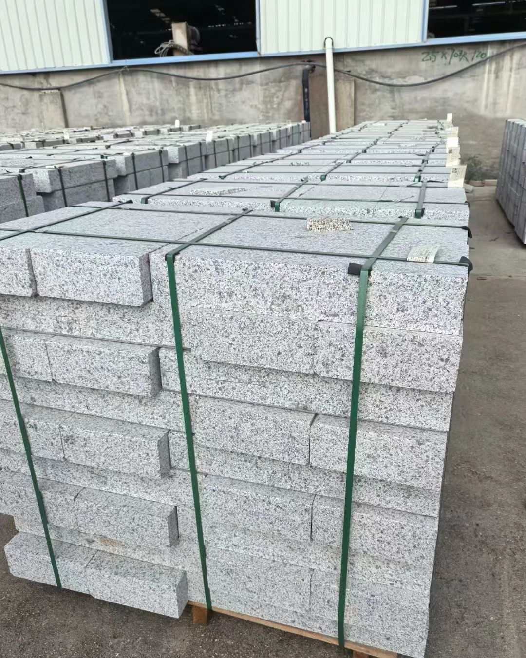 西安 白麻花岗岩路沿石，弧形路沿石，道牙石，马路牙子，界石，路缘石，平沿石，直岩石，平缘石等